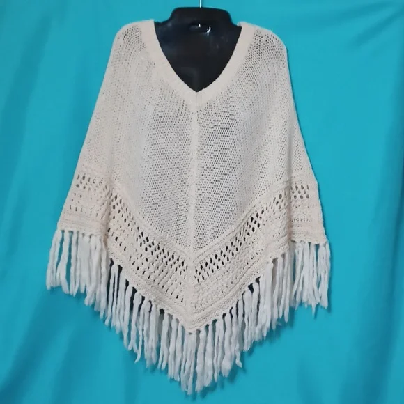 American Eagle Outfitters Beige Knitted Poncho With Fringes. Size XS/S - Picture 2 of 10